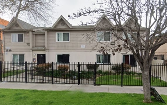 Primary Photo - 1330 W 57th St
