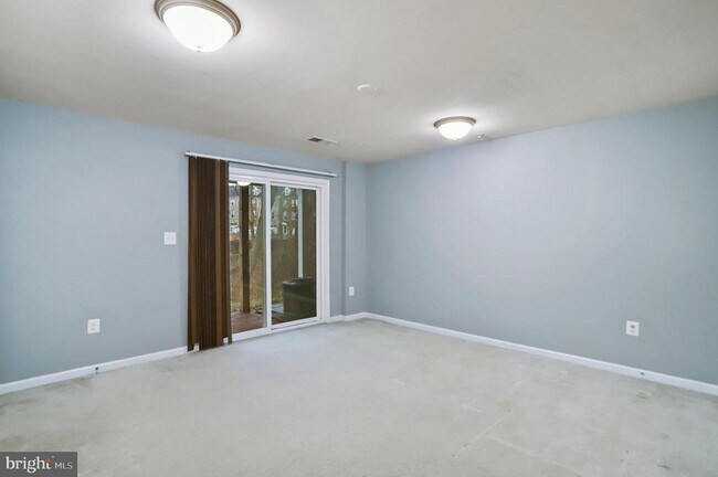 Foto del edificio - 8079 Locust Mill St