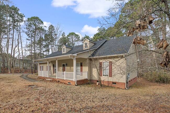Building Photo - Carolina Lakes!
