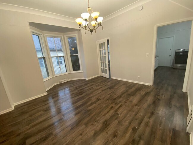 Building Photo - 873 Desoto St