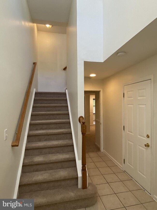 Building Photo - 112 Persimmon Pl
