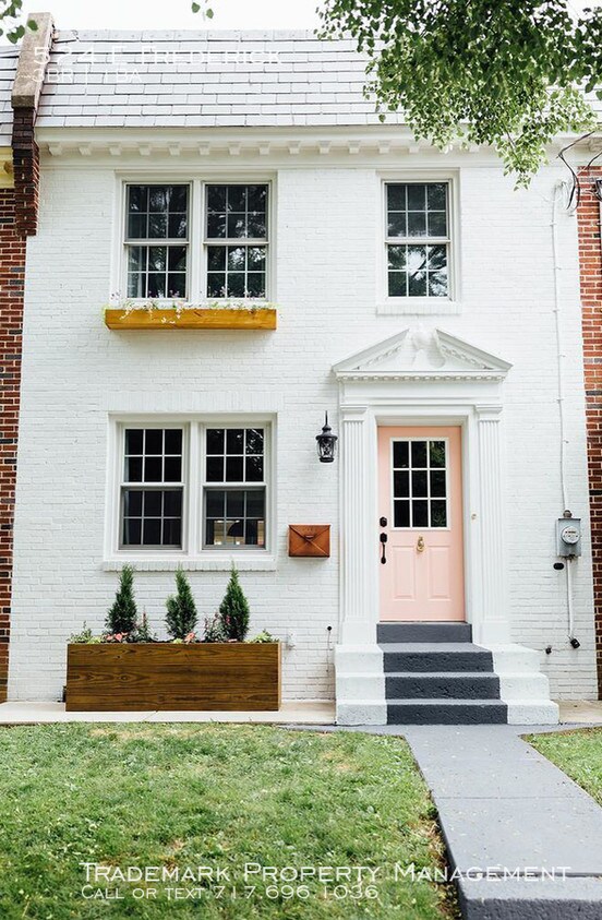 Primary Photo - Beautifully Remodeled Townhome