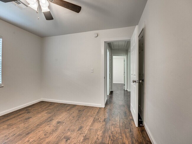 Foto del edificio - 4 bedroom 2 bath home in Shawnee!