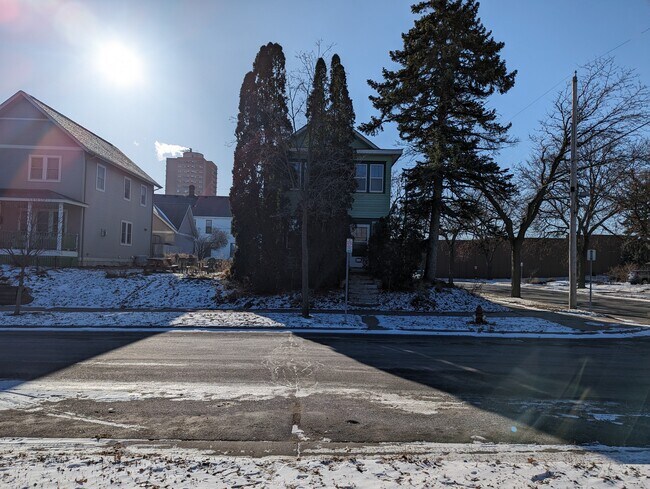 Building Photo - 2701 S 8th St