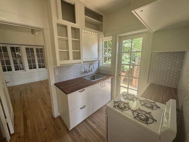 Building Photo - Coronado Historic District Duplex