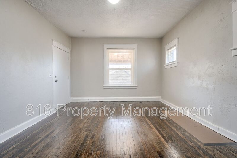 Primary Photo - 2416 E 22nd St