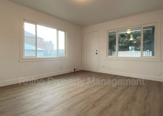 Building Photo - 28 100 N