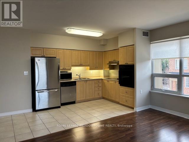 Building Photo - 830 Scollard Ct