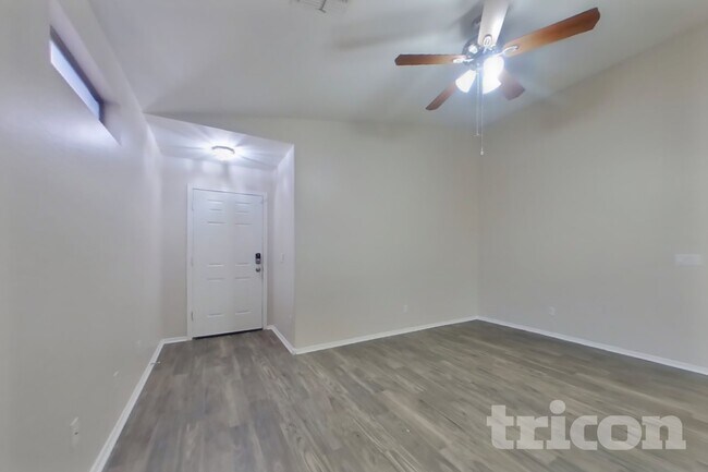 Foto del edificio - 12429 W Larkspur Rd