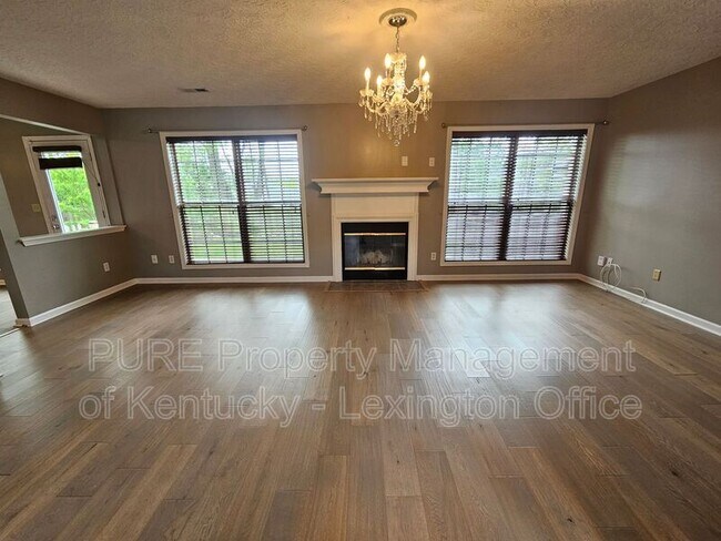 Foto del edificio - 528 Newbury Way