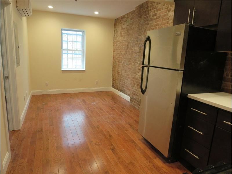 Building Photo - 270 W 139th St