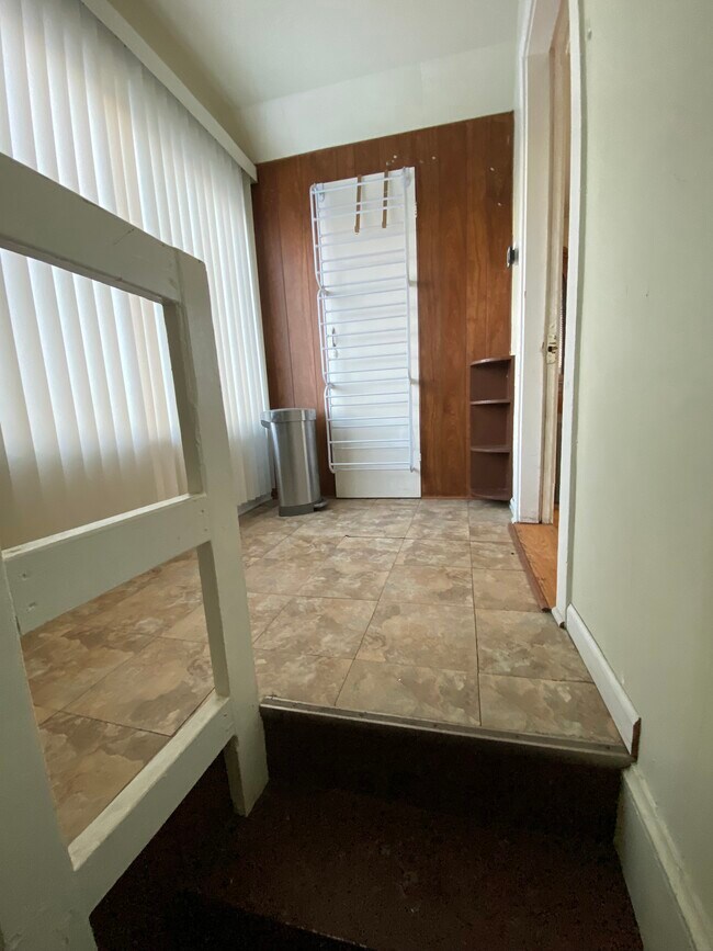 Foto del edificio - 2453 N Lorel Ave