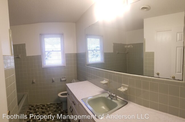 Building Photo - 130 Tanglewood Dr