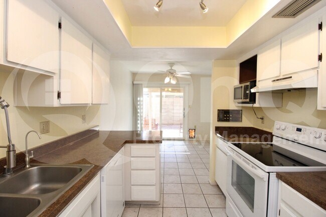 Foto del edificio - 5258 S Deborah Dr