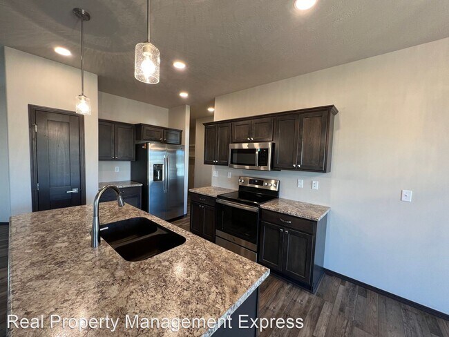 Building Photo - 2 br, 2 bath House - 4408 E Leubecher Place