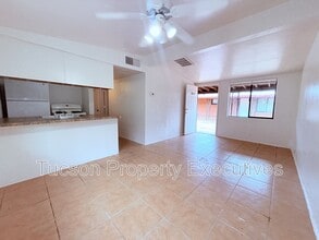 Building Photo - 1644 N Beverly Ave