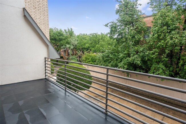 Foto del edificio - 3925 Gilbert Ave