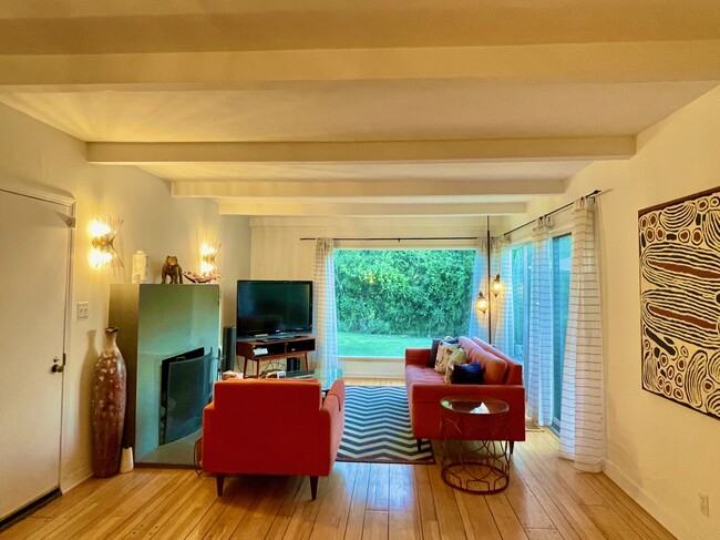 Living Room w/Beamed Ceiling & Picture Window - 2808 Laurel Canyon Pl