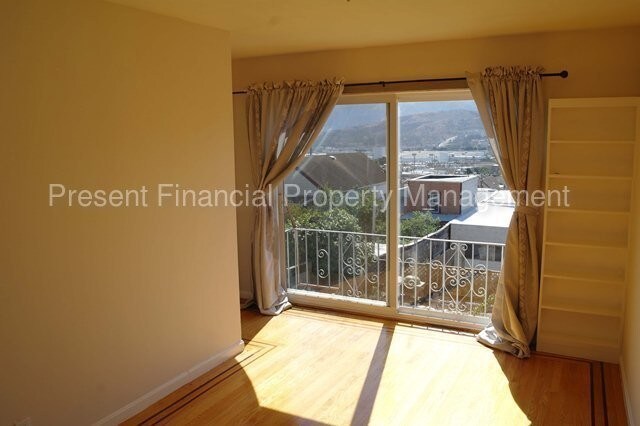 Foto del edificio - 379 Raymond Ave