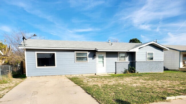 Building Photo - 3702 Caroline St