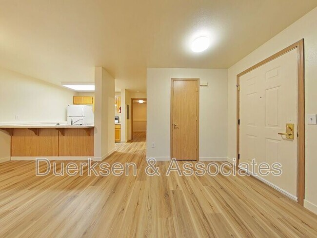 Foto del edificio - 2950 NW Tyler Ave