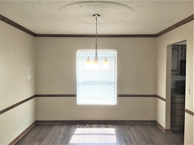 Building Photo - 553 Tall Oaks Drive
