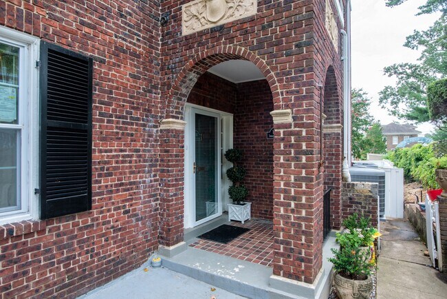 Building Photo - 1416 Ingraham St NW
