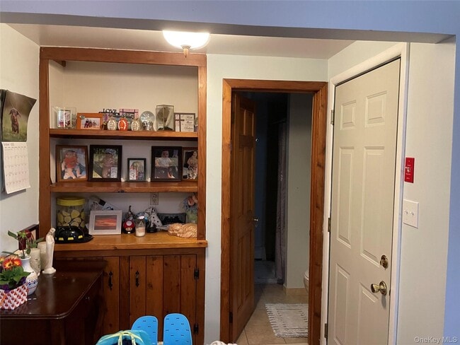 Building Photo - 484 Moriches-Middle Island Road