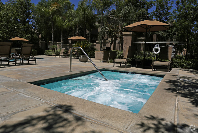 Jacuzzi - Sonoma at Mapleton Apartments