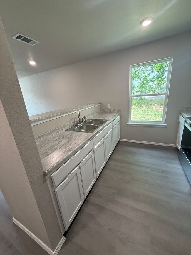 Building Photo - 1801 Wirsing Ave