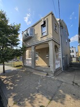 Building Photo - 218 Hopkins Ave