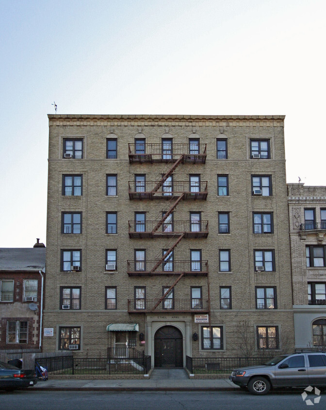 Primary Photo - 967 Ocean Ave