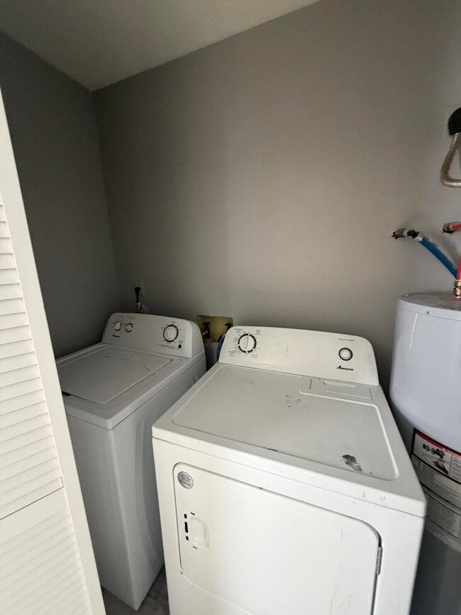 Foto del edificio - 343 Rebel Rd