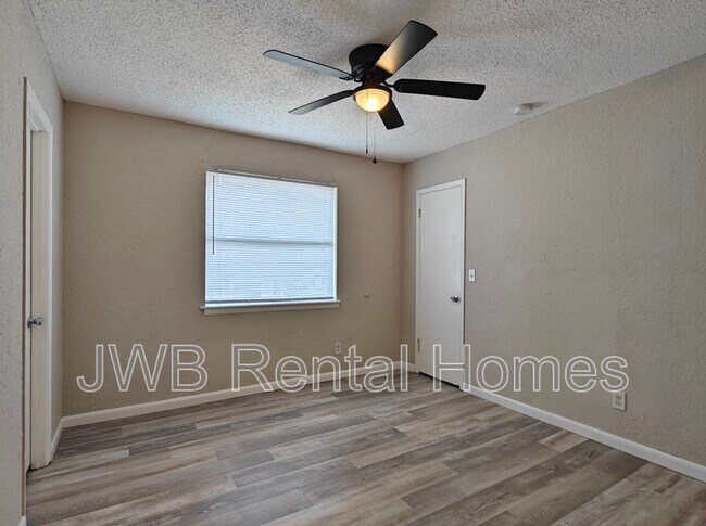 Building Photo - 1840 Broadway Ave