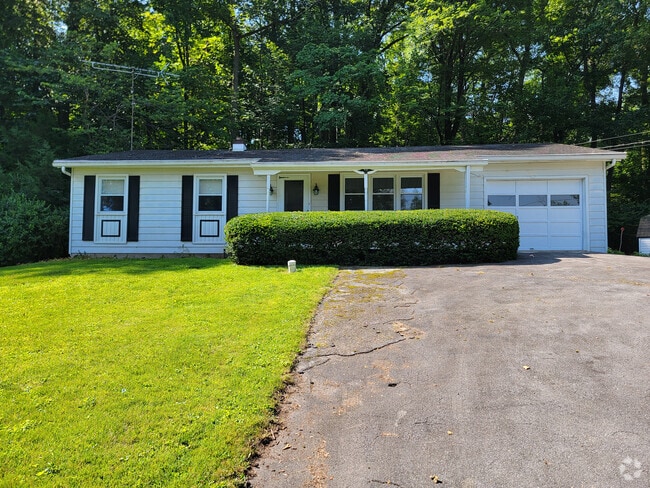 Building Photo - 661 Lauschtown Rd
