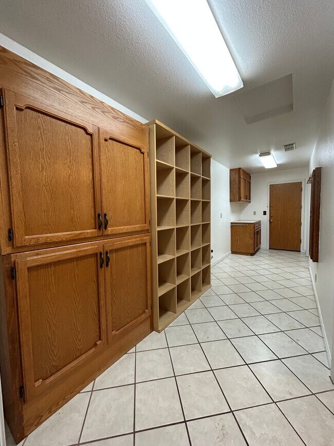 Building Photo - 75 Wattles Way, Oroville
