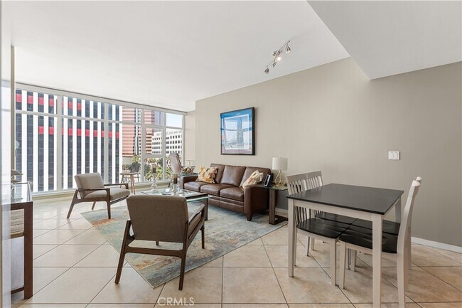 Foto del edificio - 400 W Ocean Blvd