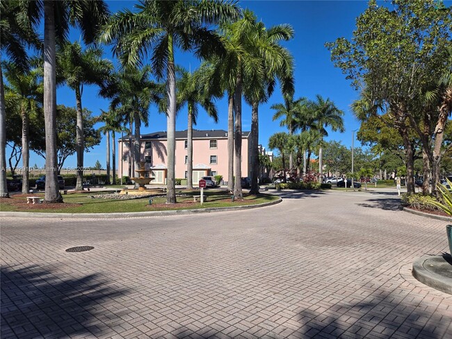 Foto del edificio - 6500 NW 114th Ave