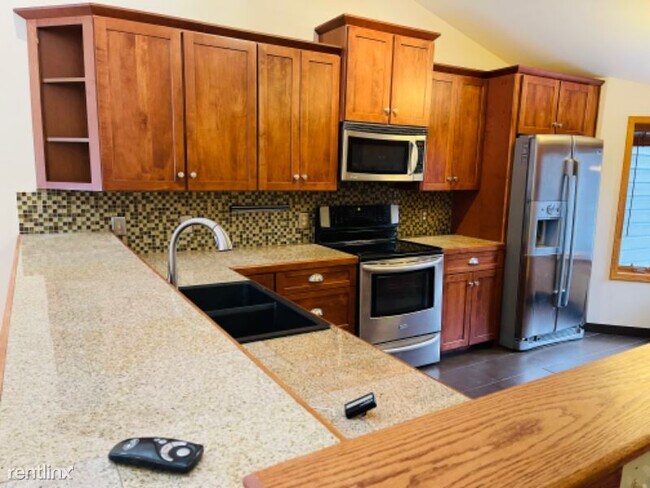 Building Photo - 3 br, 2 bath Townhome - 3545 Briarwood Blvd