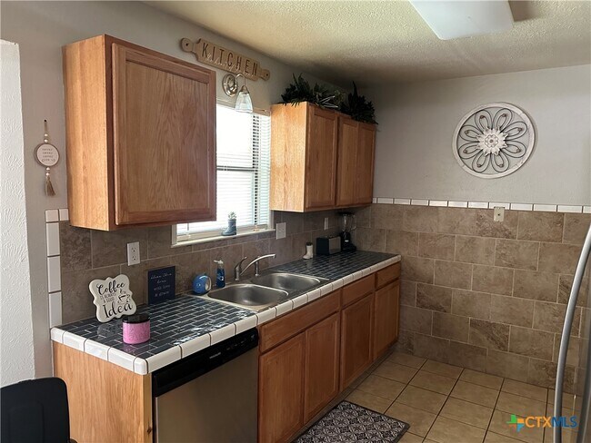 Building Photo - 3006 Persimmon Dr