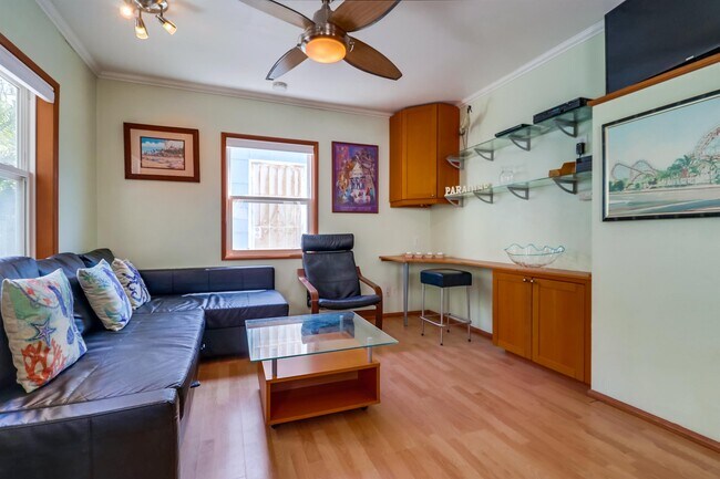 Building Photo - 825 Queenstown Ct