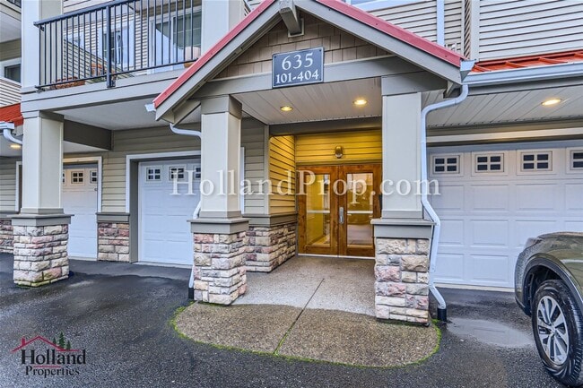 Building Photo - 2 Bedroom home in the desirable area on th...