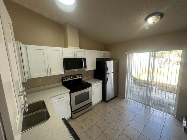 Foto del edificio - Wonderful 2 bedroom/2 bath Duplex near UCF!!!