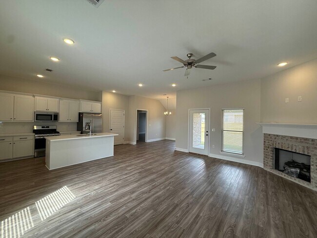 Foto del edificio - 132 Madisonville Dr