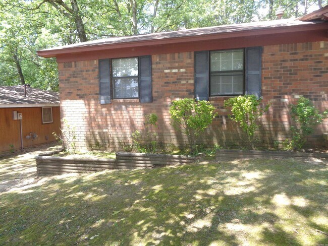Building Photo - 2414 Lehigh Dr