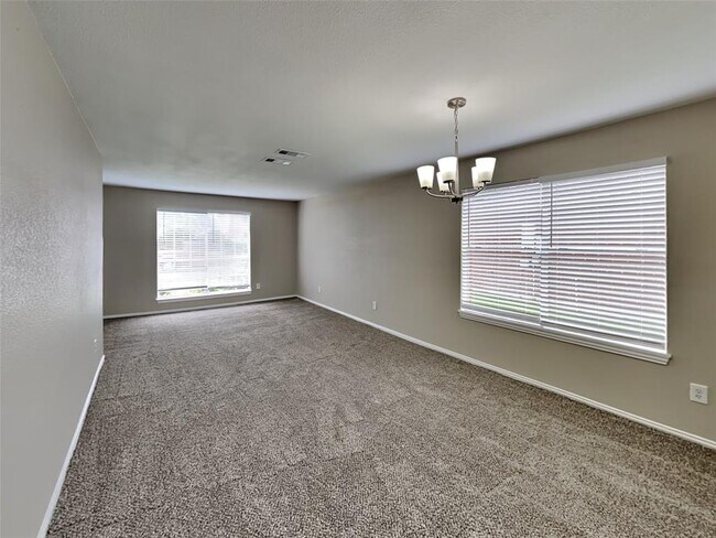 Foto del edificio - 21851 Whispering Forest Dr