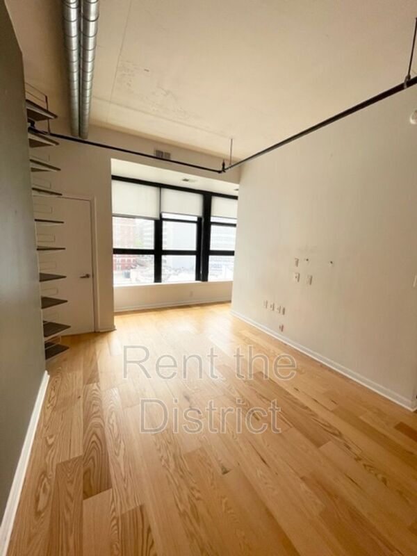 Building Photo - 1300 N St NW