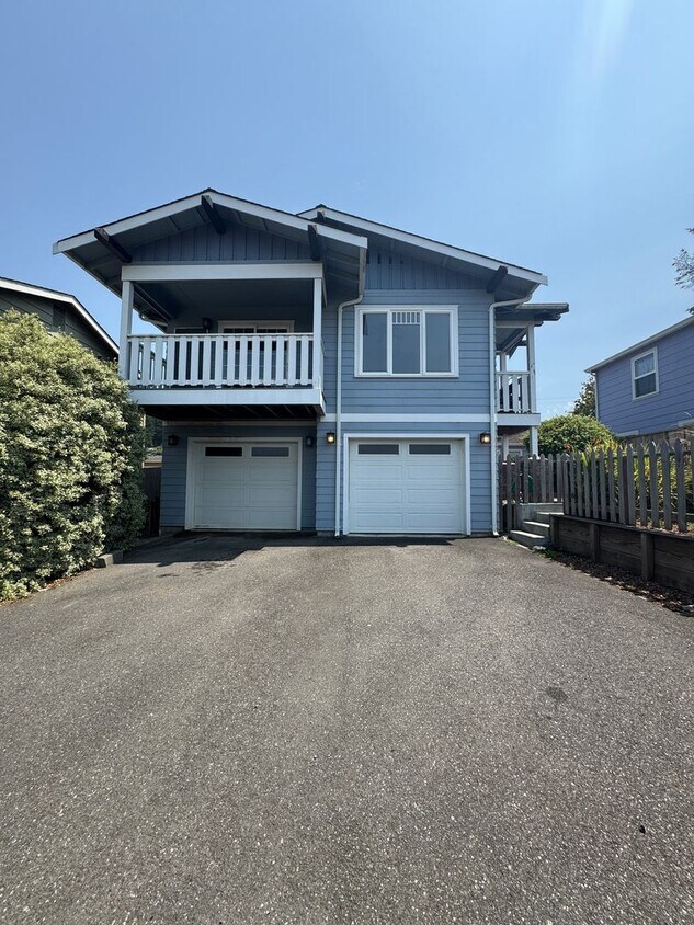 Foto principal - 2bdrm/1bth MIL with Garage.