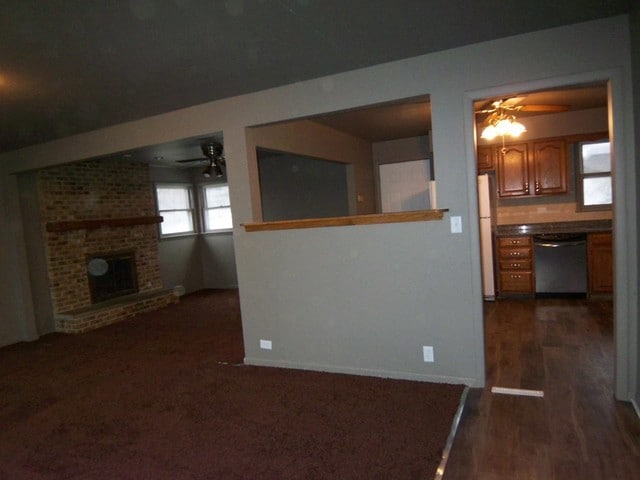 Building Photo - 612 E Devon Ave