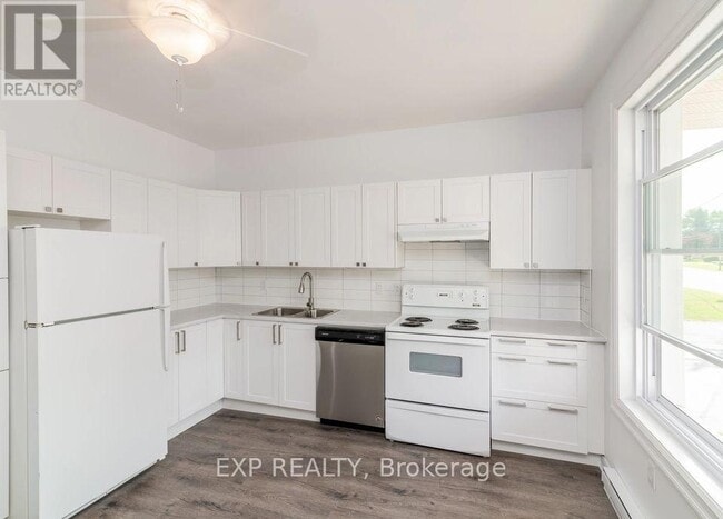 Building Photo - 3203 Principale St